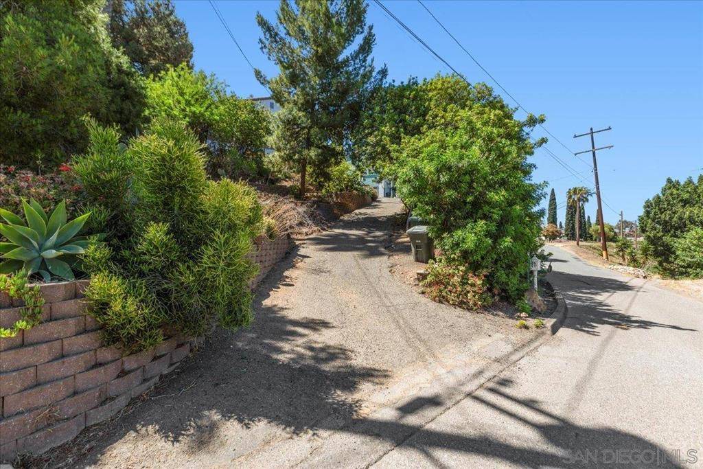 Spring Valley, CA 91977,8621 Golf Drive