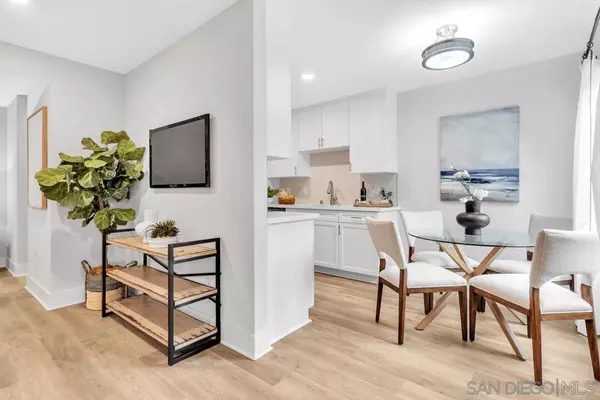 8644 Via Mallorca #F, La Jolla, CA 92037