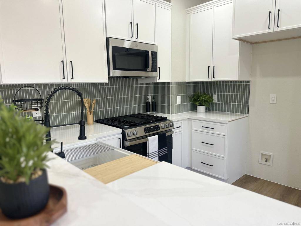 San Diego, CA 92128,12665 Creekview Dr #140