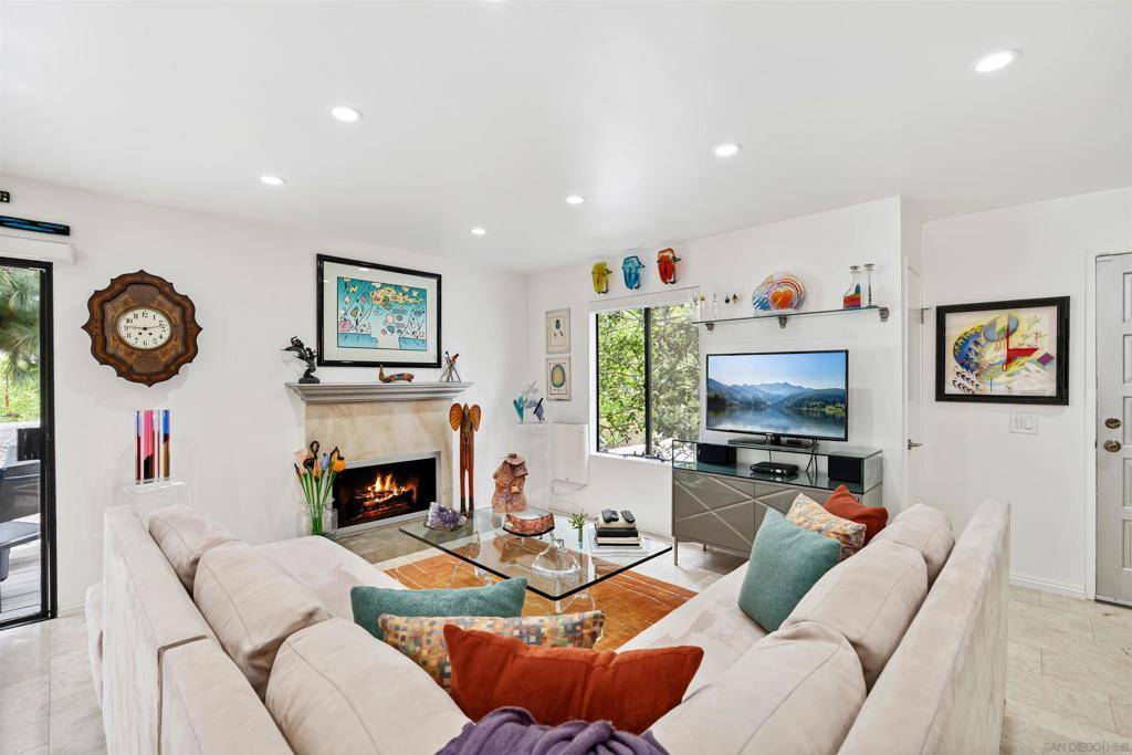 La Jolla, CA 92037,8482 Via Sonoma #18