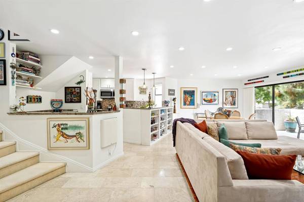 8482 Via Sonoma #18, La Jolla, CA 92037