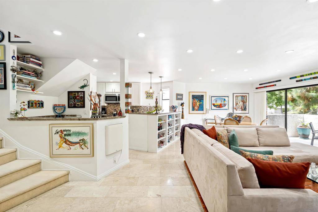 8482 Via Sonoma #18, La Jolla, CA 92037