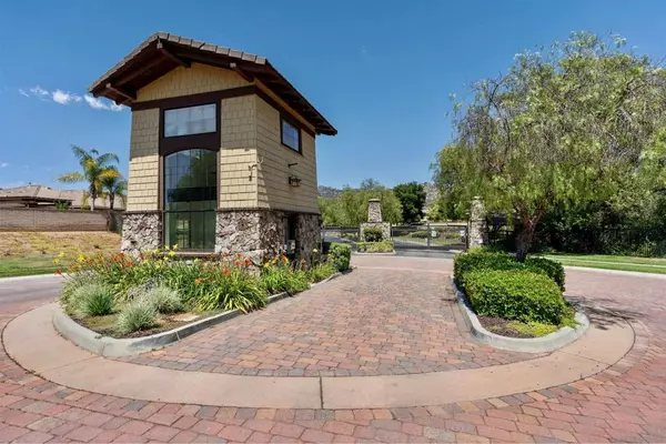 Escondido, CA 92026,2532 Douglaston Glen
