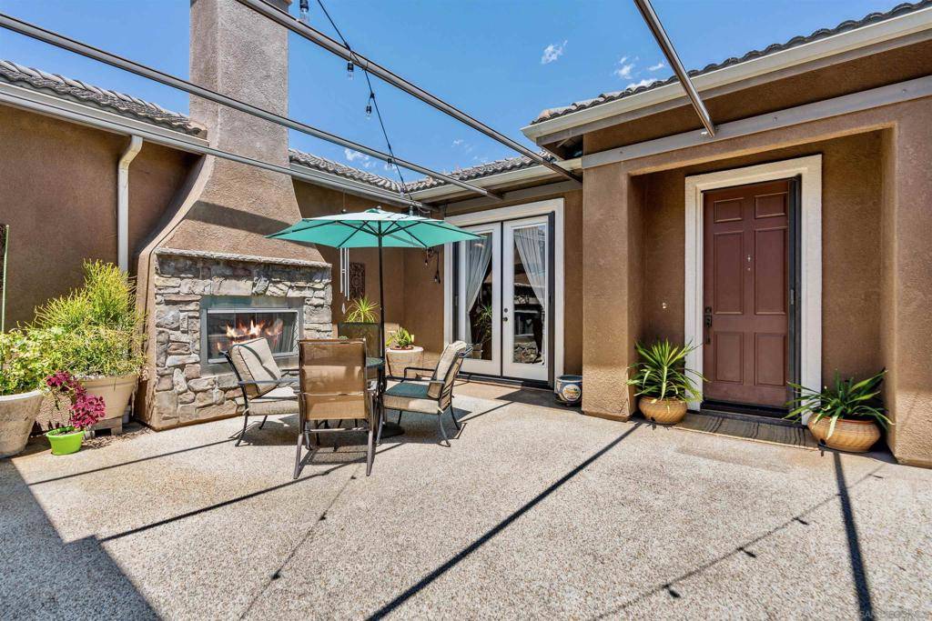 Escondido, CA 92026,2532 Douglaston Glen