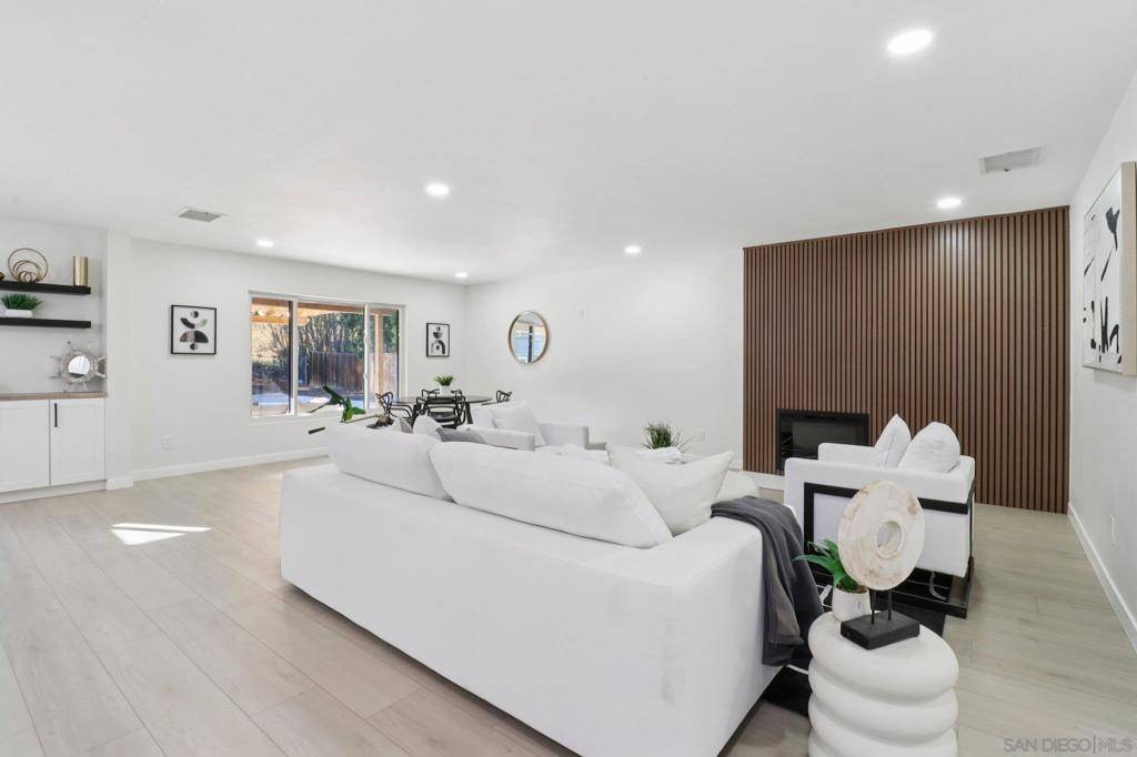 La Mesa, CA 91942,6288 Broadmoor Dr