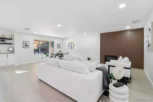 La Mesa, CA 91942,6288 Broadmoor Dr