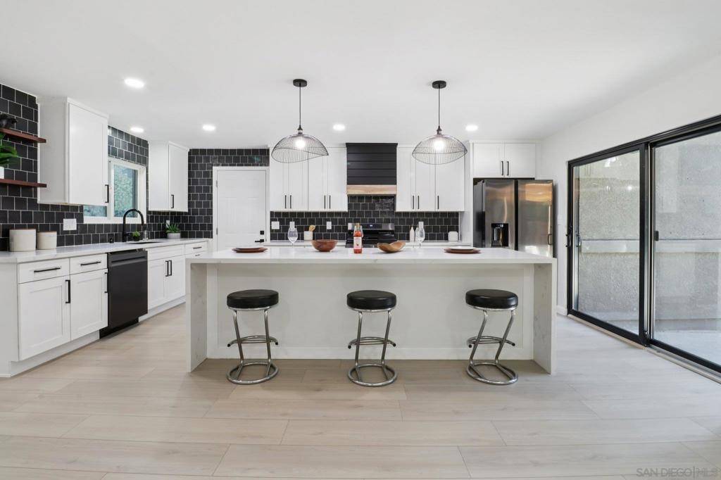 La Mesa, CA 91942,6288 Broadmoor Dr
