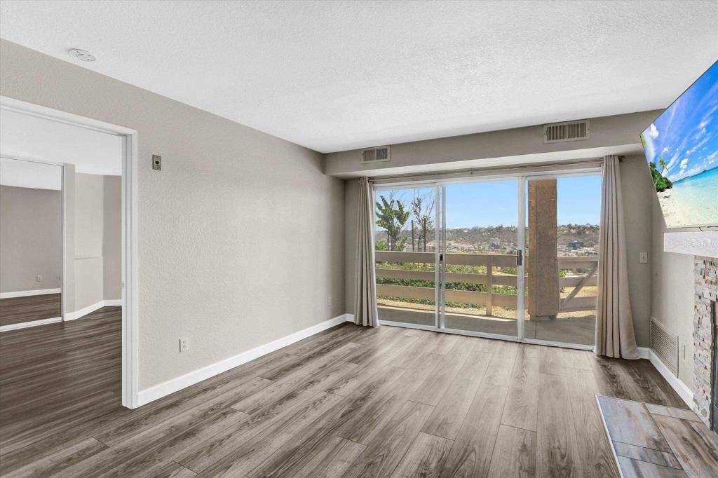 San Diego, CA 92111,7027 Camino Degrazia #201