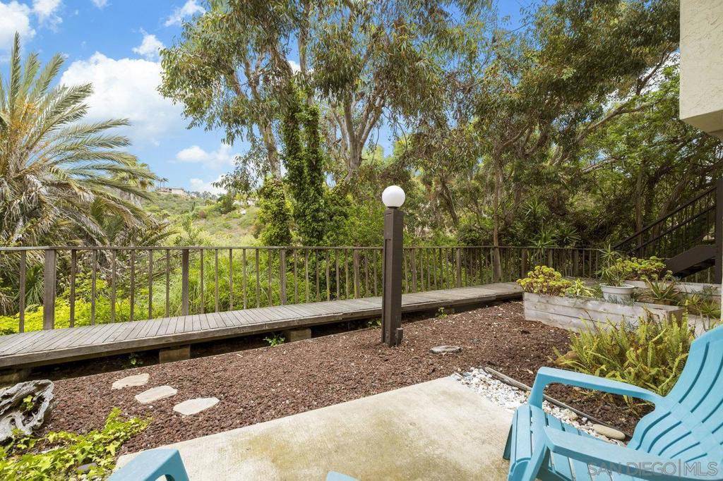 Carlsbad, CA 92009,2402 Altisma Way #G