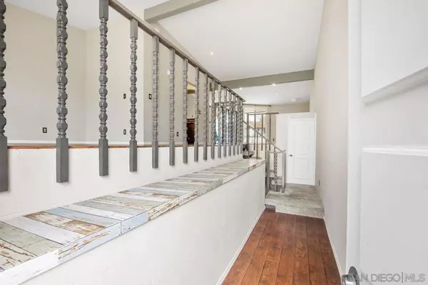 Carlsbad, CA 92009,2402 Altisma Way #G