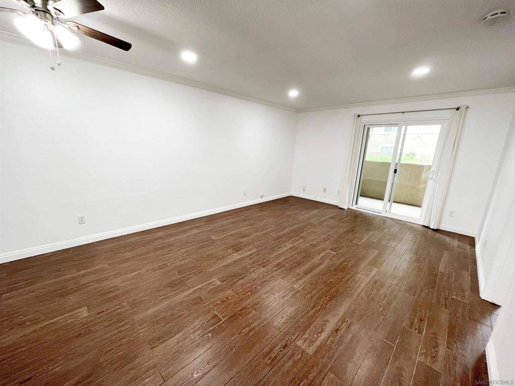 San Diego, CA 92122,7545 Charmant Dr #1309
