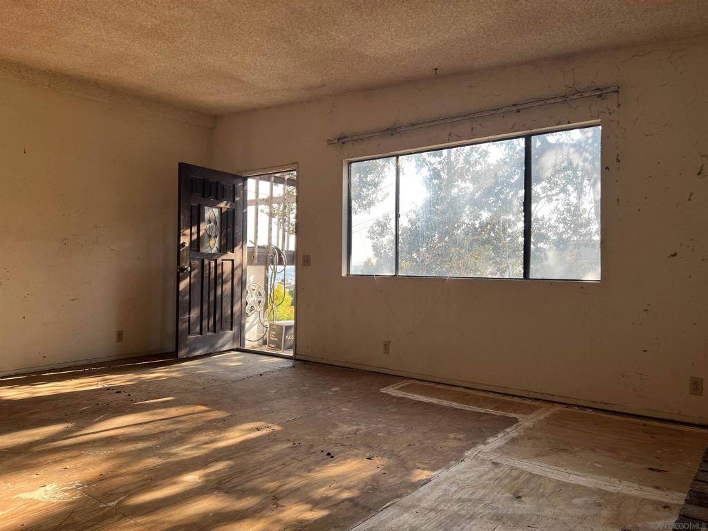 Spring Valley, CA 91977,1321 Coronado Avenue