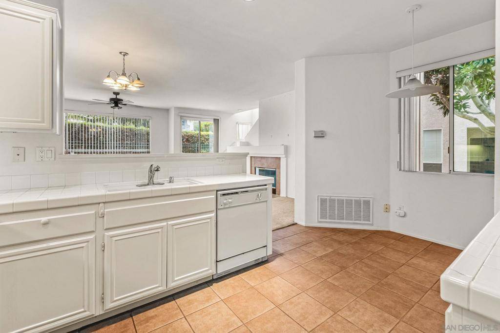 La Jolla, CA 92122,5544 Renaissance