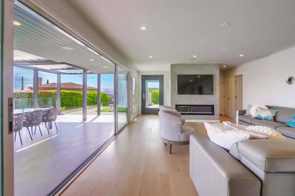 San Diego, CA 92106,3508 Lowell Way