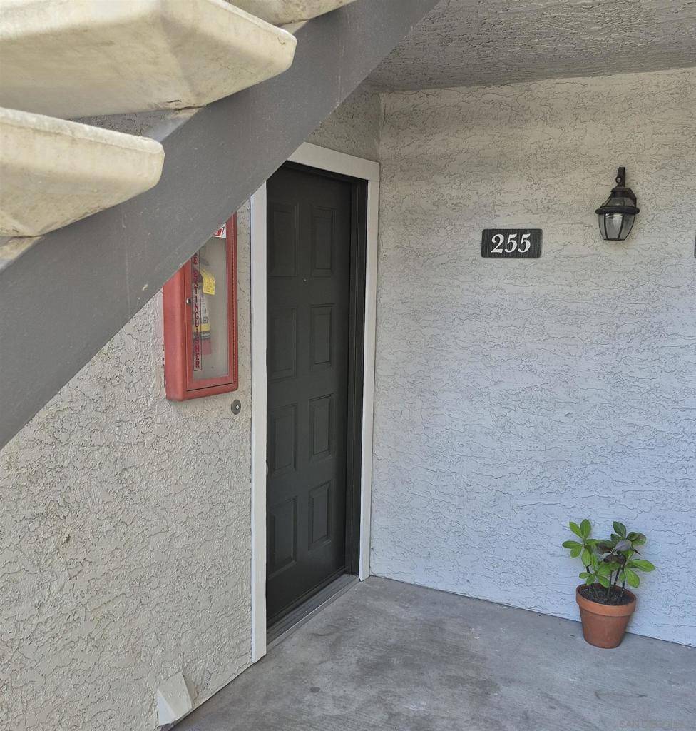 San Diego, CA 92128,15048 Avenida Venusto #255