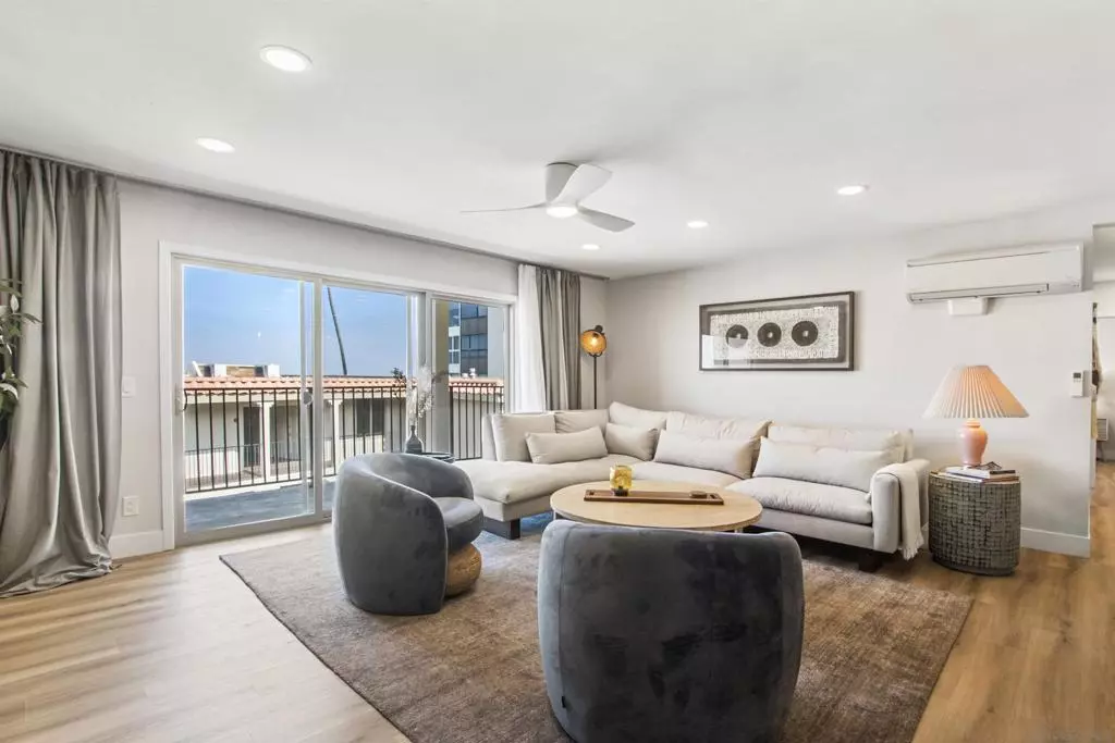 La Jolla, CA 92037,909 Coast #12