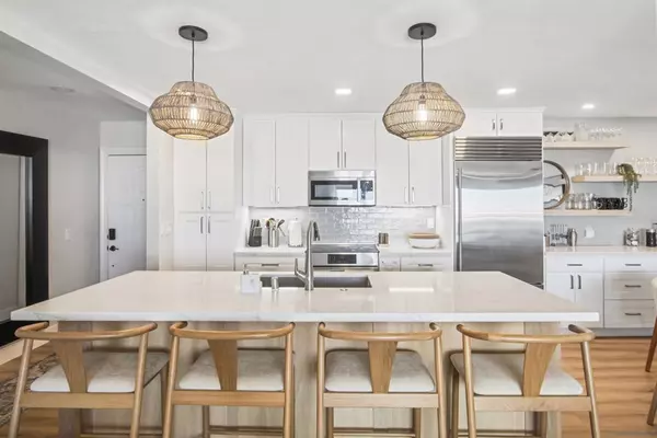 La Jolla, CA 92037,909 Coast #12