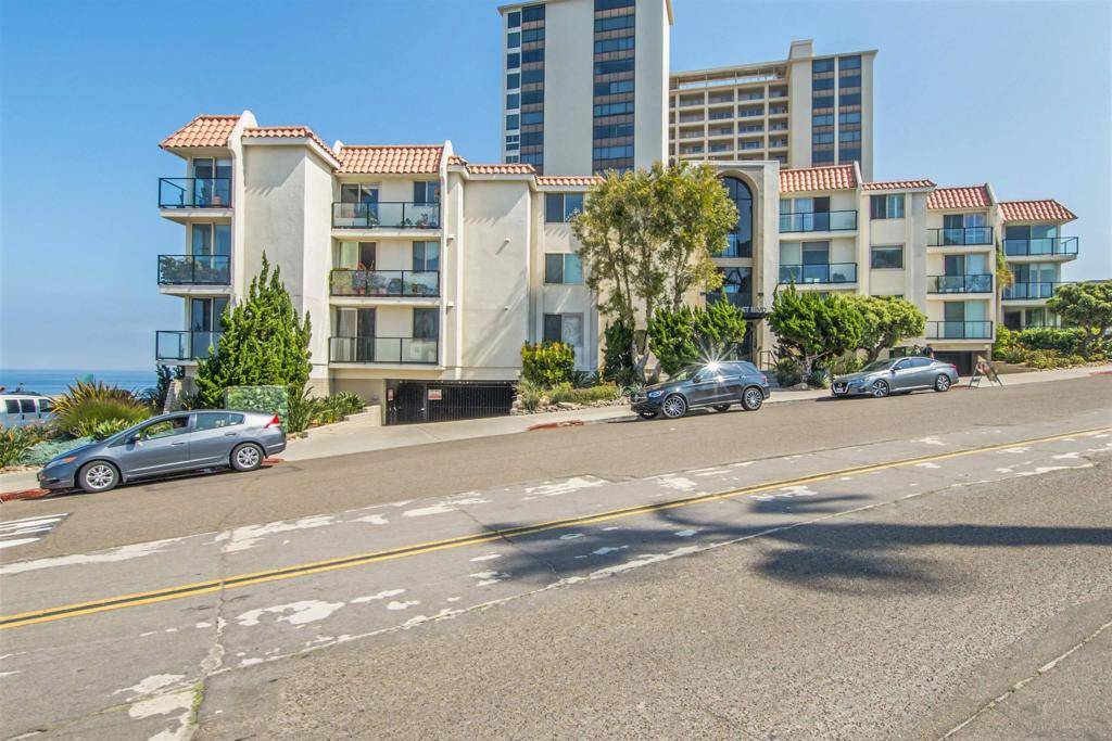 La Jolla, CA 92037,909 Coast #12