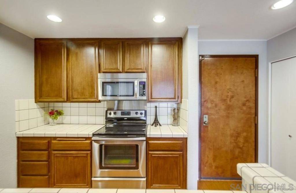San Diego, CA 92101,850 State street #328