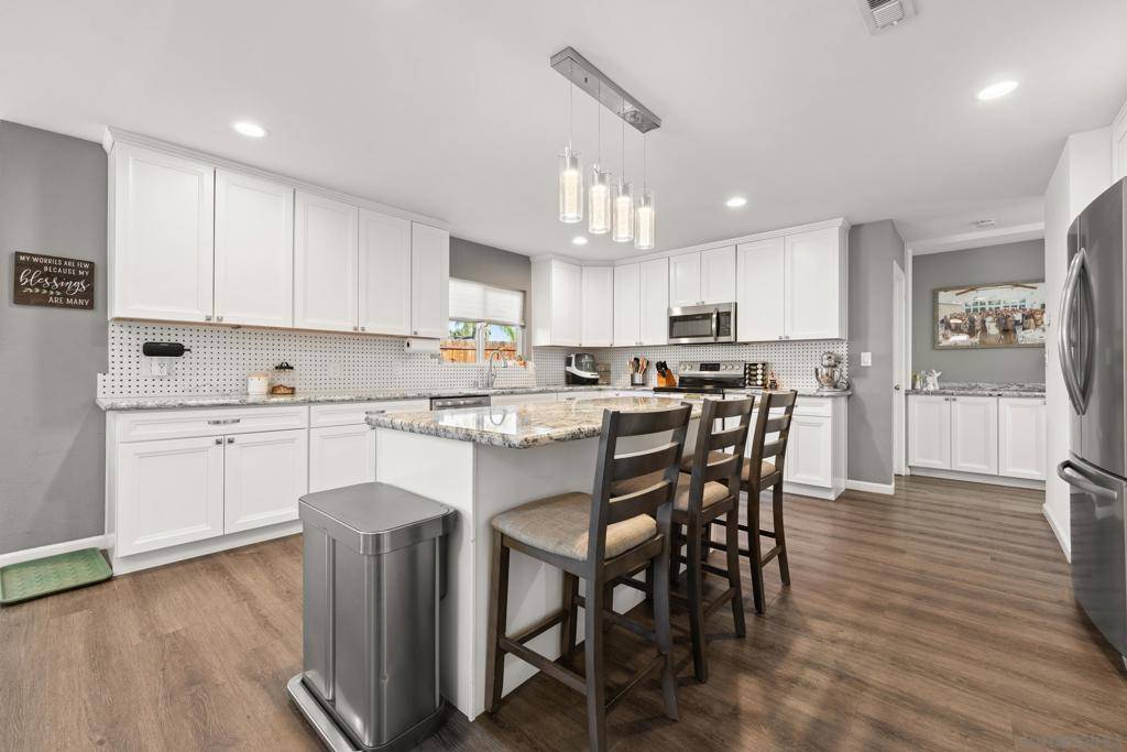 13011 Laurel St, Lakeside, CA 92040