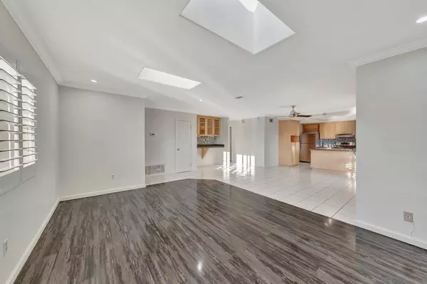 El Cajon, CA 92021,13573 Paseo Del Mar