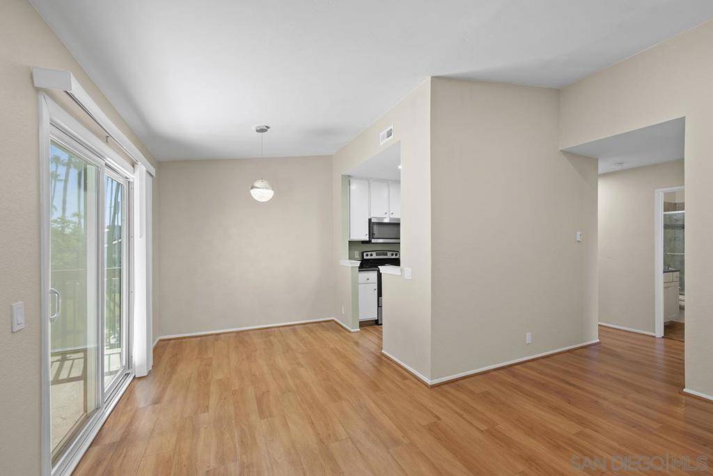 San Diego, CA 92122,4060 Porte La Paz #37