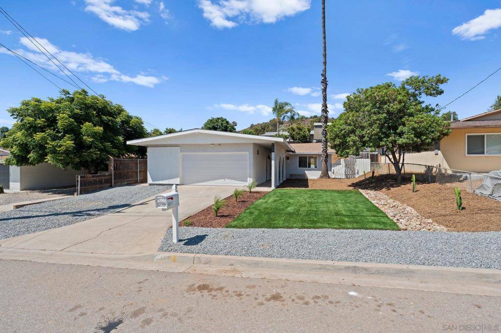 9117 Heatherdale St, Santee, CA 92071