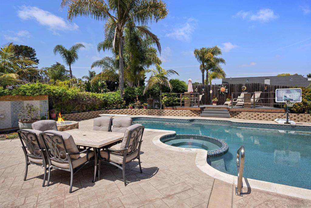 Encinitas, CA 92024,1510 Orangeview Dr #1-2