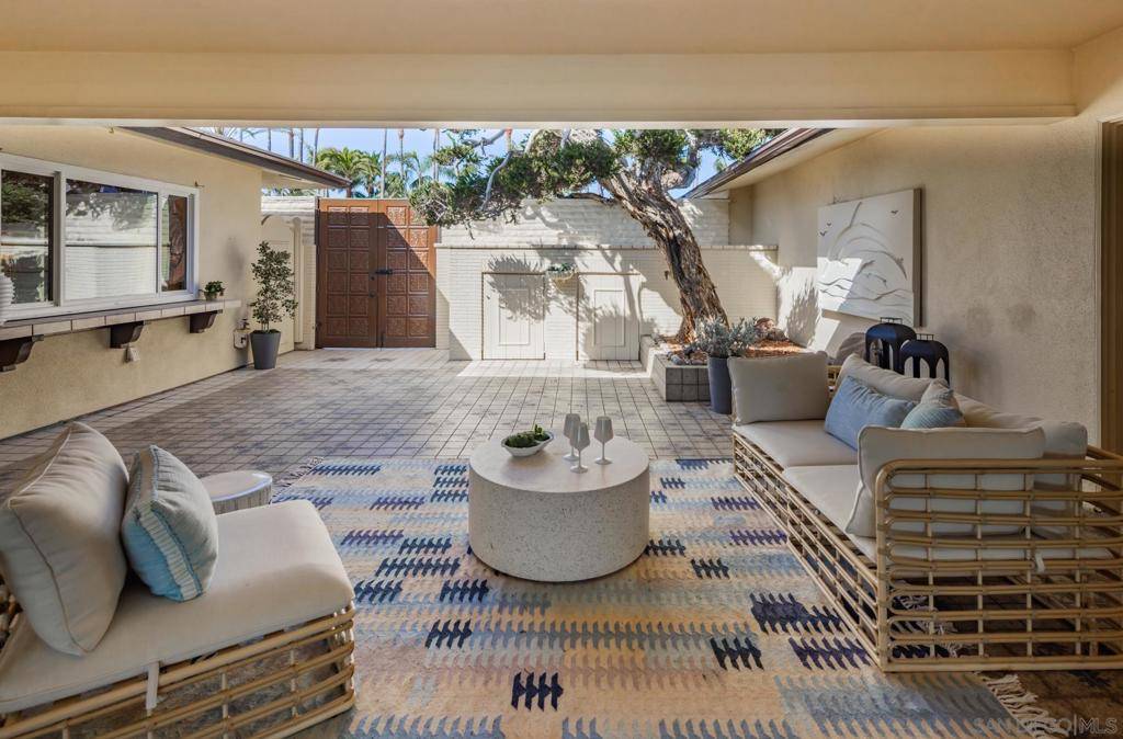 Carlsbad, CA 92008,2977 Ocean Street