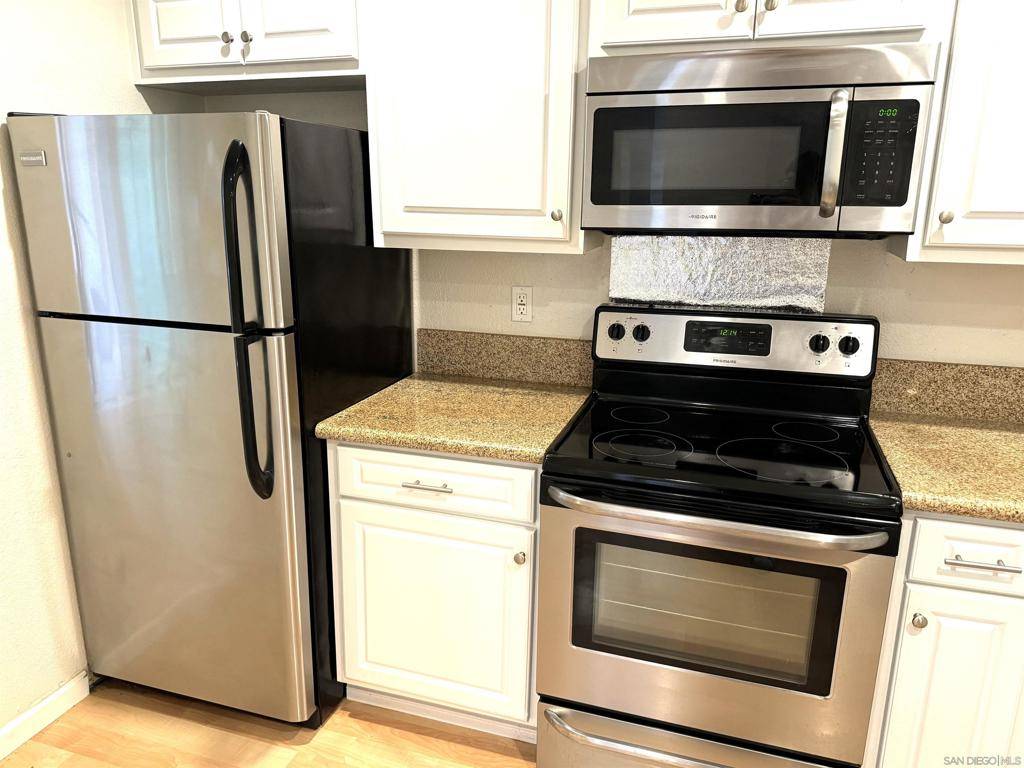 San Diego, CA 92122,7405 Charmant Dr #2417