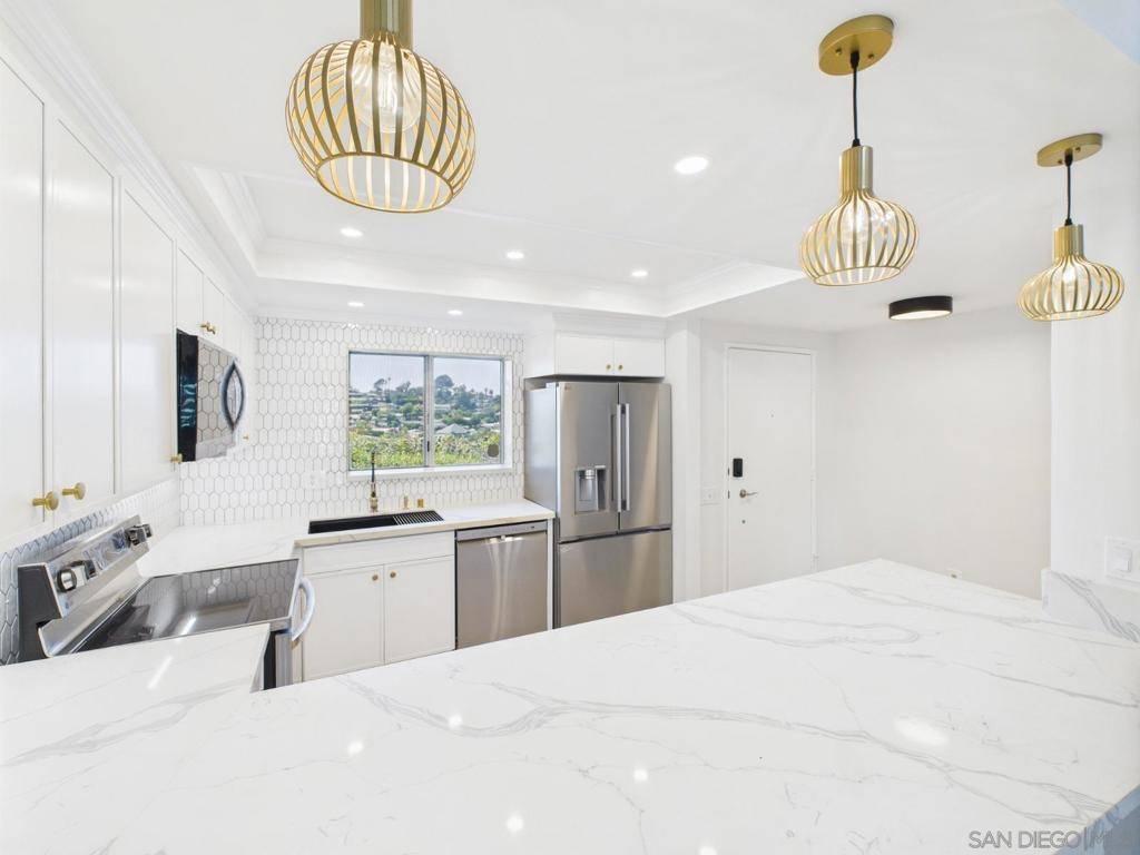Vista, CA 92084,670 Bel Air Dr W