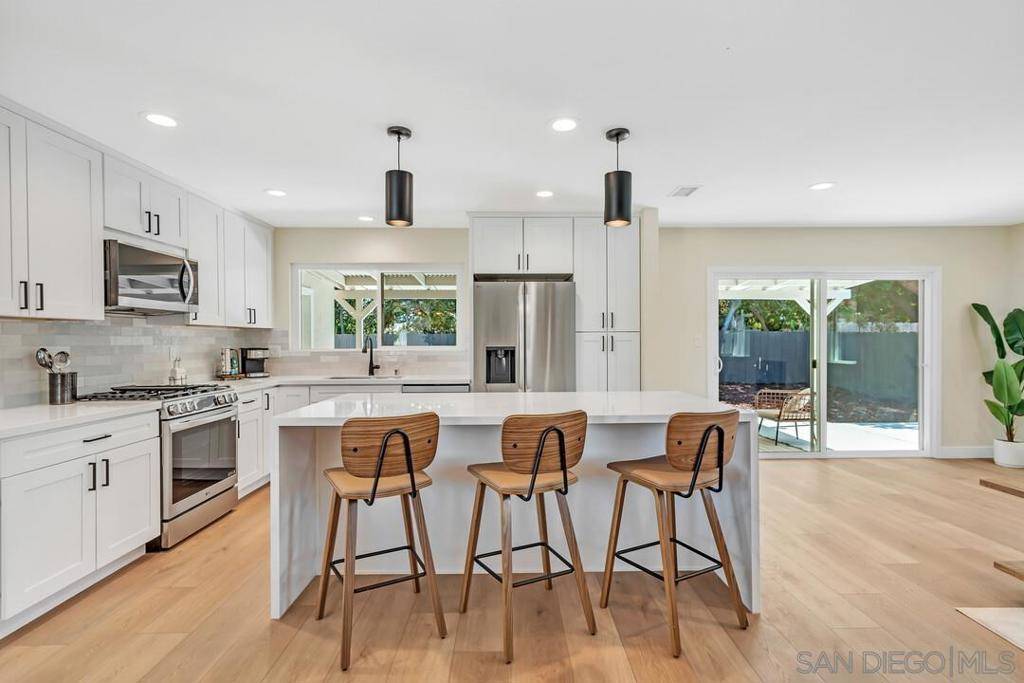 San Diego, CA 92119,8281 Beaver Lake Dr