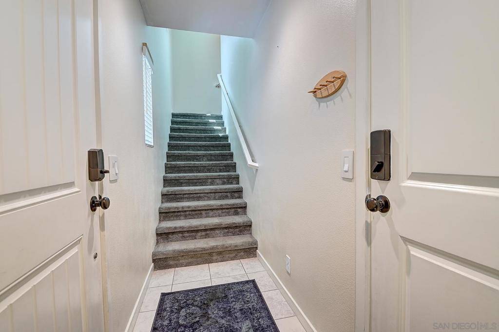 Los Alamitos, CA 90720,10572 Acorn Place