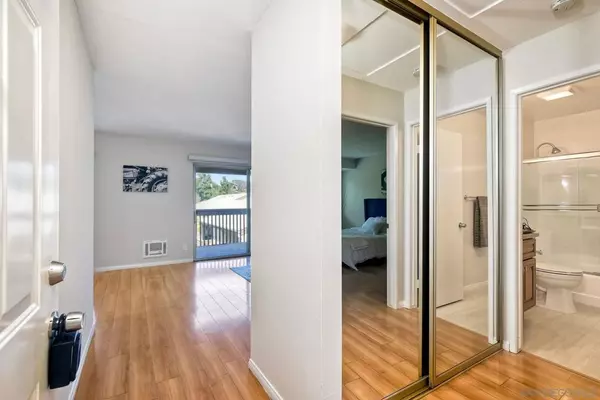 La Jolla, CA 92037,8660 Via Mallorca #D