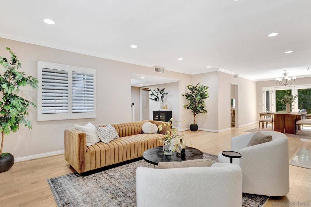 1045 S Orange Grove Blvd #7, Pasadena, CA 91105