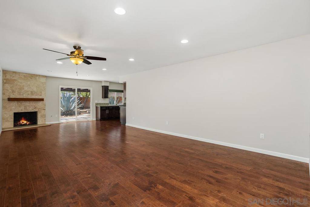 Escondido, CA 92027,1561 Oak Hill Dr
