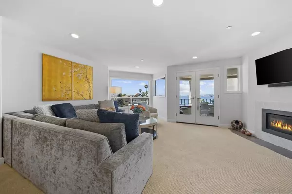 Coronado, CA 92118,1099 1st St #317