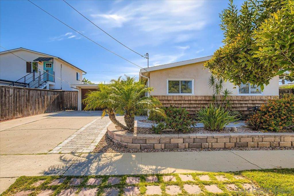 San Diego, CA 92117,4654 Cheshire Street