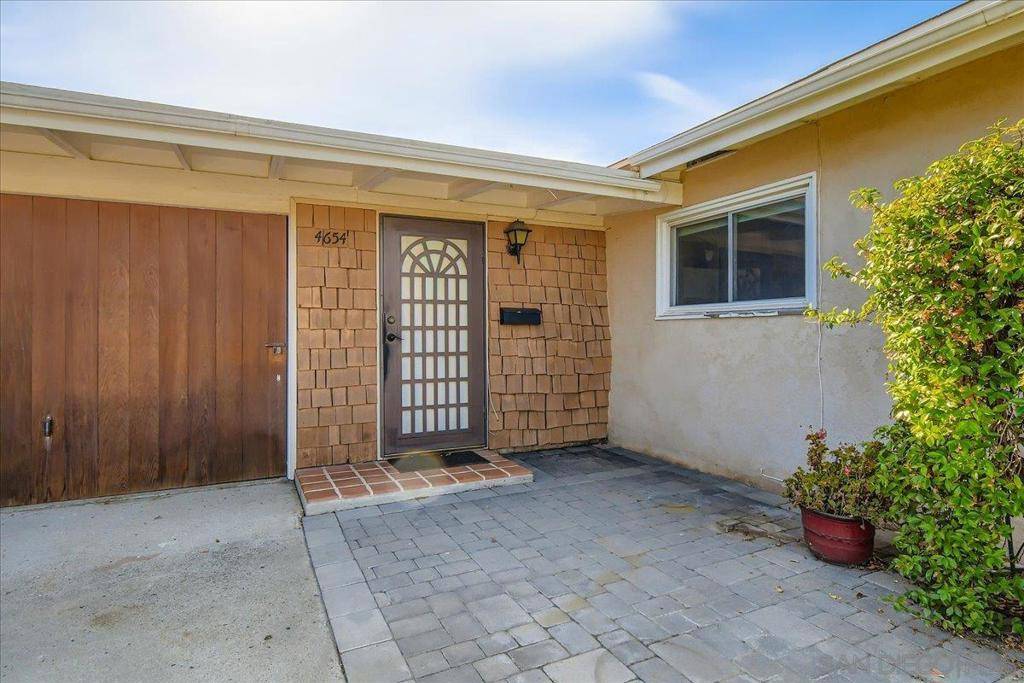 San Diego, CA 92117,4654 Cheshire Street