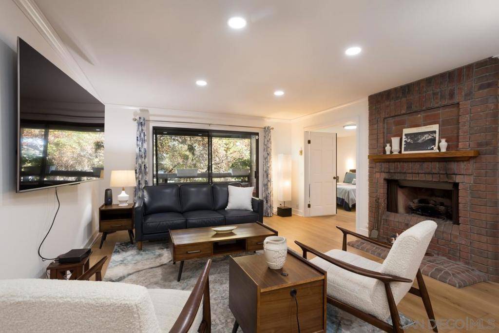 La Jolla, CA 92037,8880 Villa La Jolla Dr #208