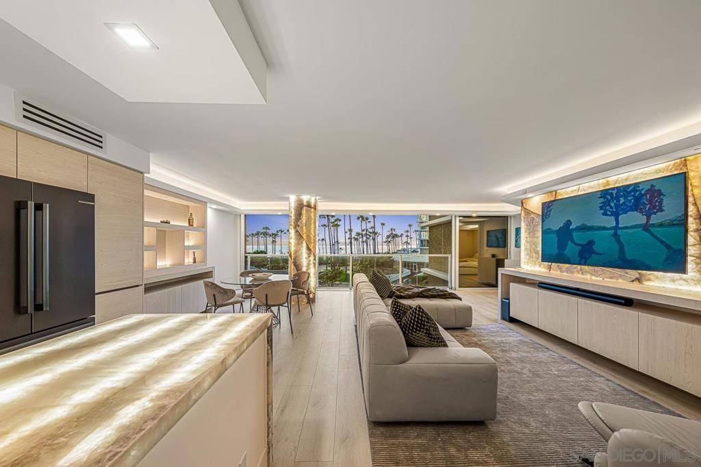 Coronado, CA 92118,1820 Avenida Del Mundo #210