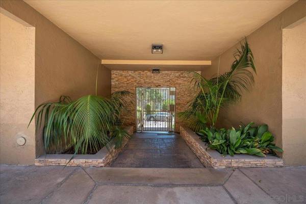 San Diego, CA 92115,5510 Adelaide Ave #3