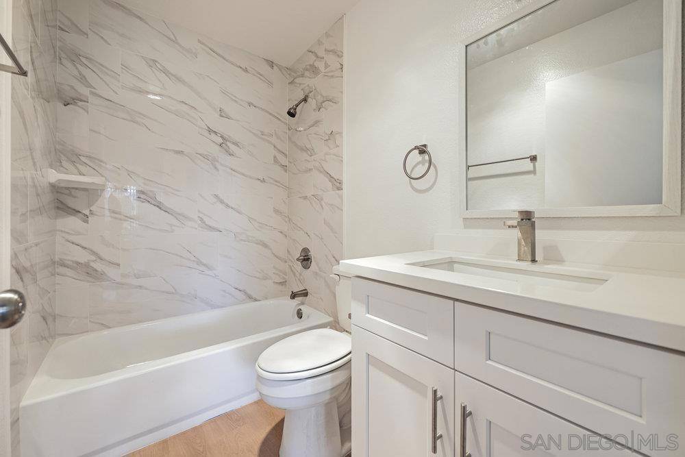 Vista, CA 92083,236 Diamond Way #249