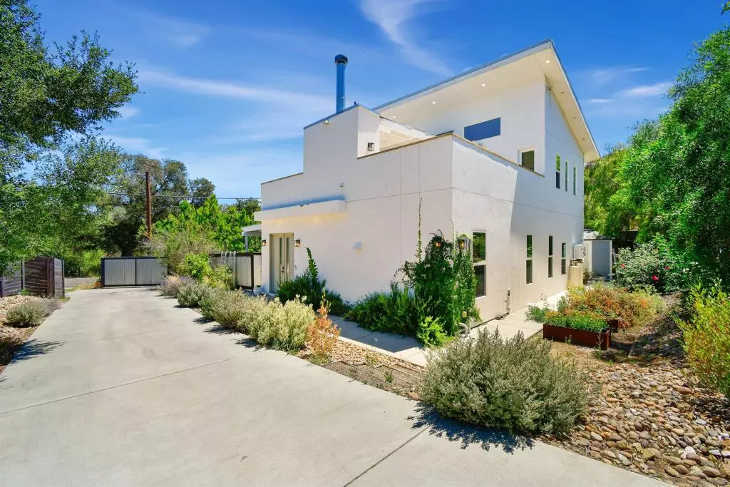 Escondido, CA 92029,20102 Elm Ln