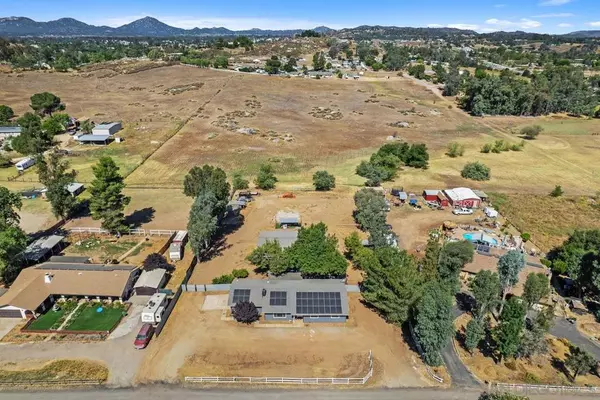 355 Amigos Rd, Ramona, CA 92065