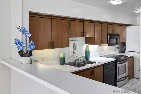 La Jolla, CA 92037,2600 TORREY PINES Rd #B27