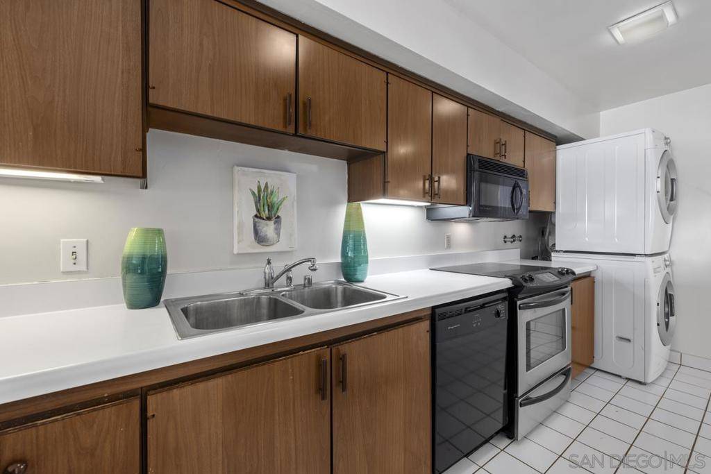 La Jolla, CA 92037,2600 TORREY PINES Rd #B27