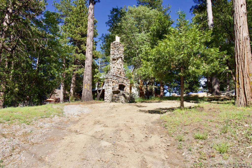 32065 Hunsaker Way, Running Springs, CA 92382
