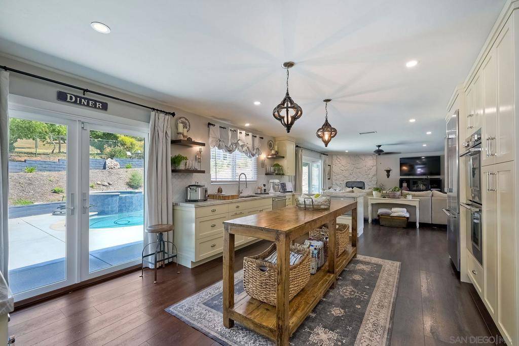 660 Via Rancho Pkwy, Escondido, CA 92029