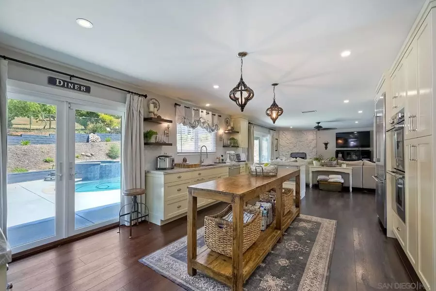 660 Via Rancho Pkwy, Escondido, CA 92029